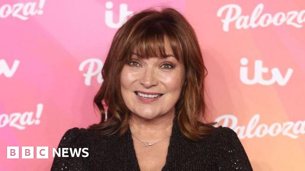 TV host Lorraine Kelly pays tribute to father after ‘shock’ death