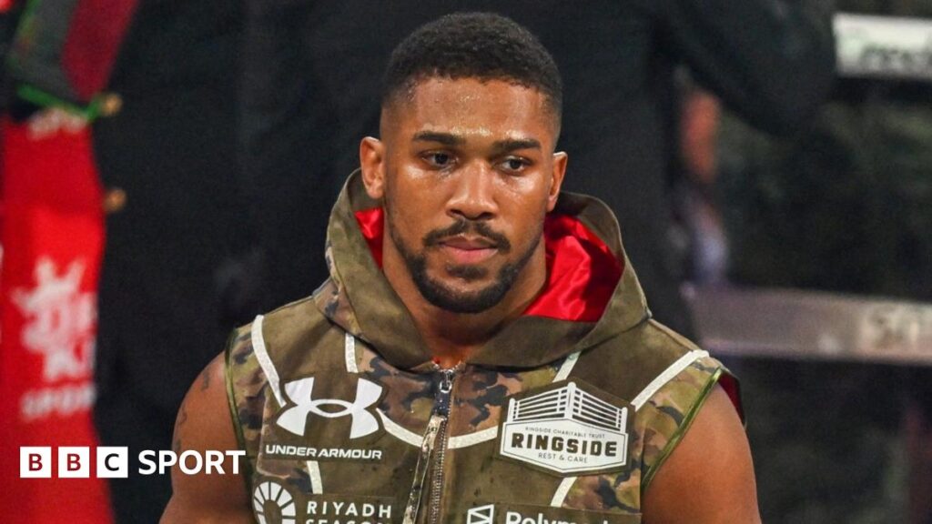 Anthony Joshua returns to gym following car crash in Nigeria
