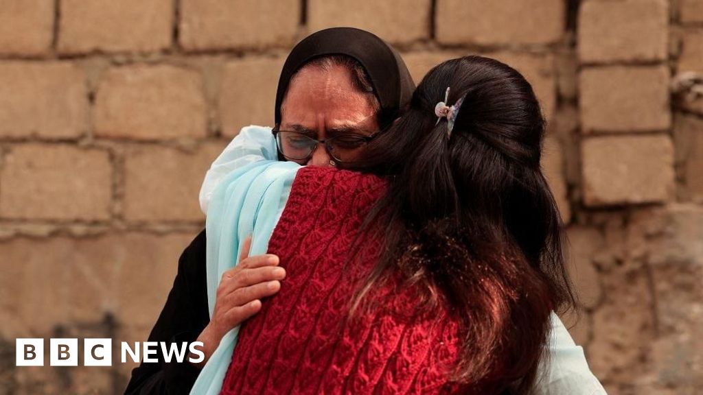 Survivors tell of Pakistan mall fire horror
