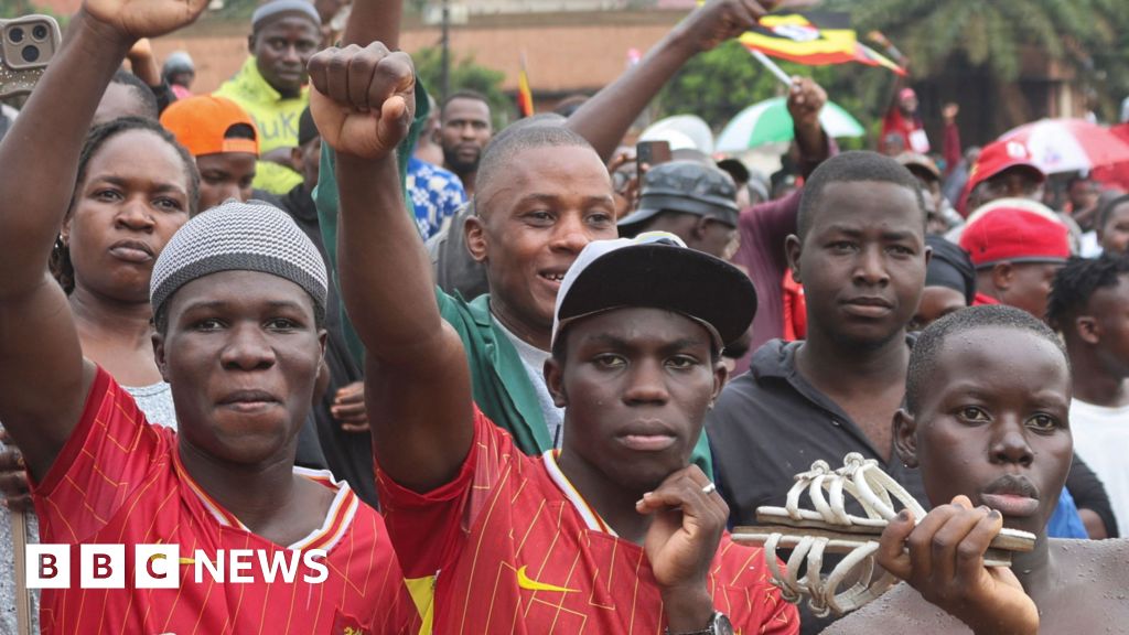 Yoweri Museveni faces Bobi Wine in presidential poll