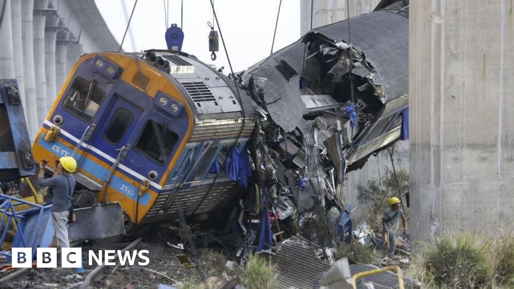 Residents describe ‘terrifying’ carnage after crane falls on moving train Residents describe ‘terrifying’ carnage after crane falls on moving train