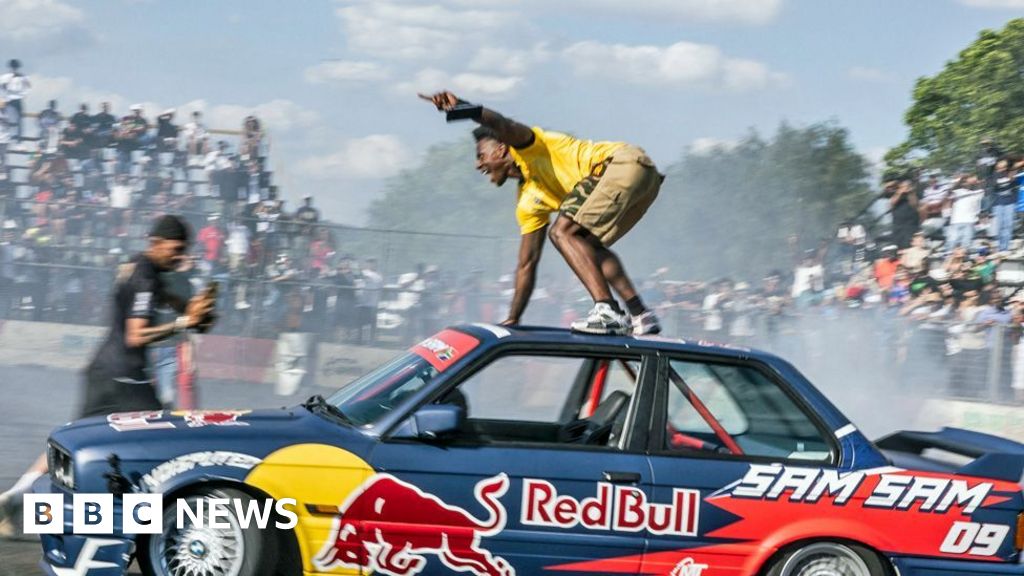 YouTube star touches hearts in Africa during first tour