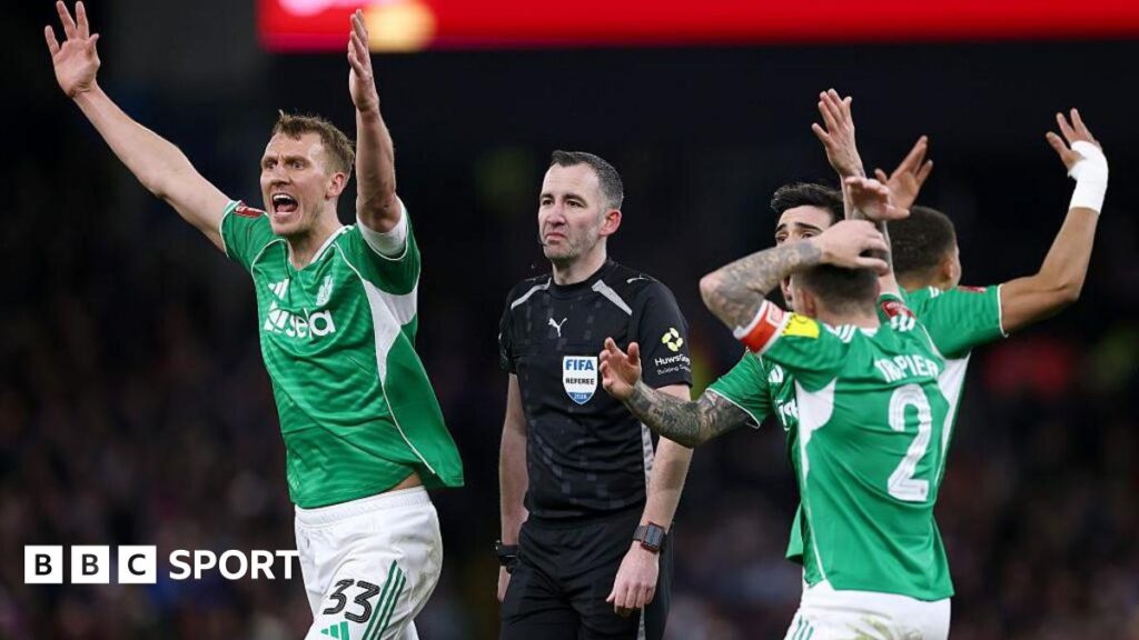 Referee Chris Kavanagh and assistant Nick Greenhalgh stood down after Newcastle FA Cup mistakes Referee Chris Kavanagh and assistant Nick Greenhalgh stood down after Newcastle FA Cup mistakes