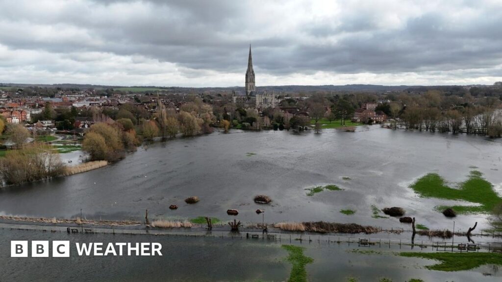 Flooding may worsen before it improves as more rain forecast for UK Flooding may worsen before it improves as more rain forecast for UK