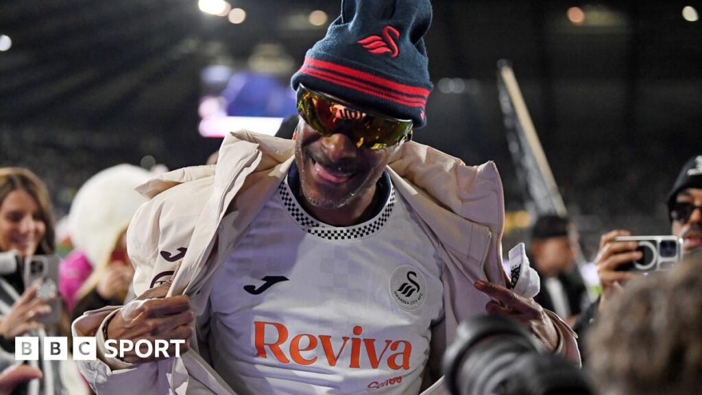 Snoop Dogg’s surreal Swansea visit heralds late drama in Preston draw Snoop Dogg’s surreal Swansea visit heralds late drama in Preston draw