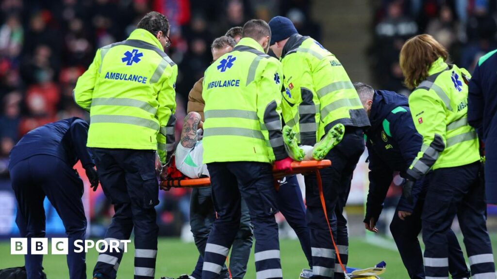 Republic of Ireland: Sammie Szmodics in hospital after collision