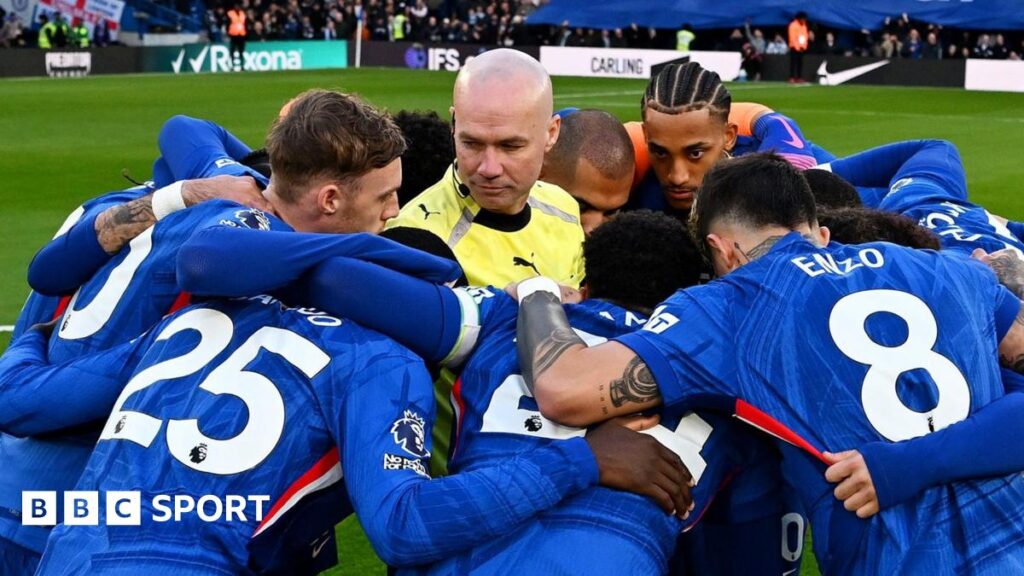 Chelsea huddle: Why was referee Paul Tierney in the middle of Blues’ pre-match huddle? Chelsea huddle: Why was referee Paul Tierney in the middle of Blues’ pre-match huddle?