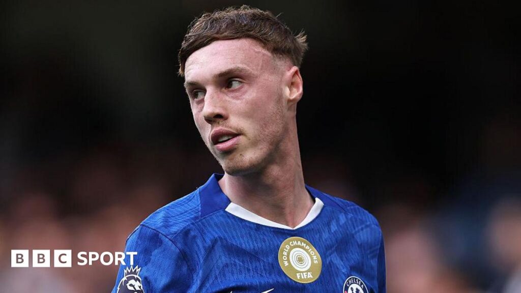 Cole Palmer: Chelsea midfielder denies Manchester United links and says he wants to stay at club