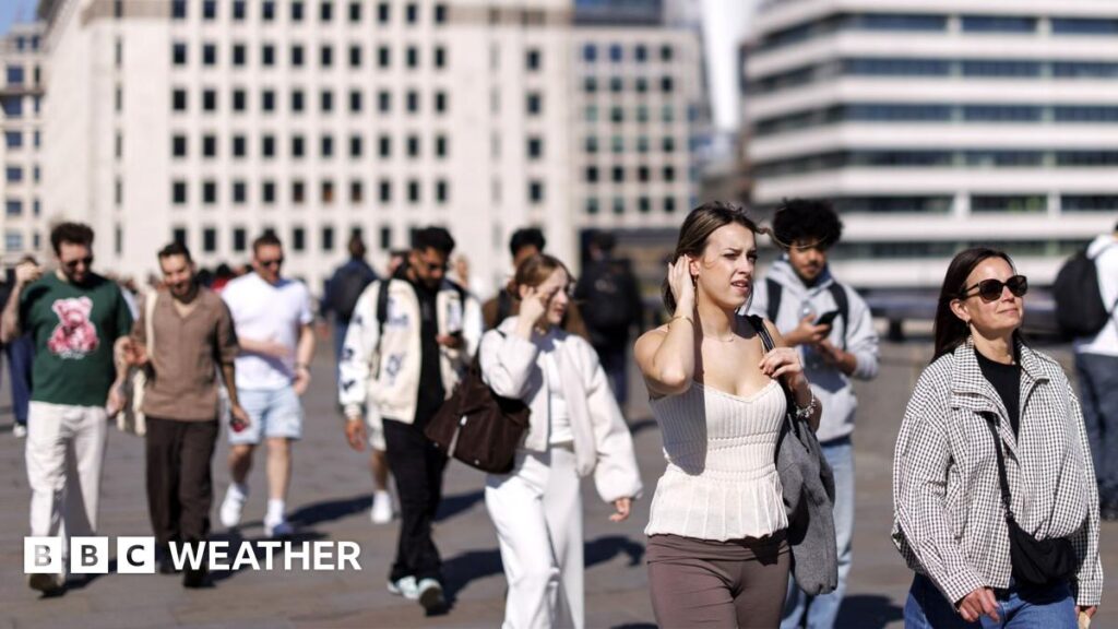 UK weather: Warmth forecast to peak at 26C before temperatures plunge UK weather: Warmth forecast to peak at 26C before temperatures plunge